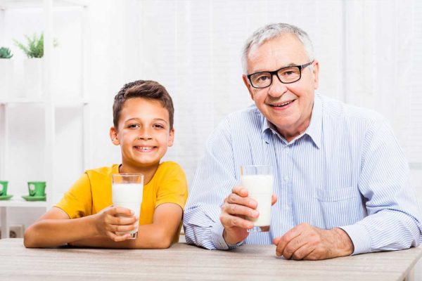 هل يزيد شرب الحليب من إنتاج البلغم؟