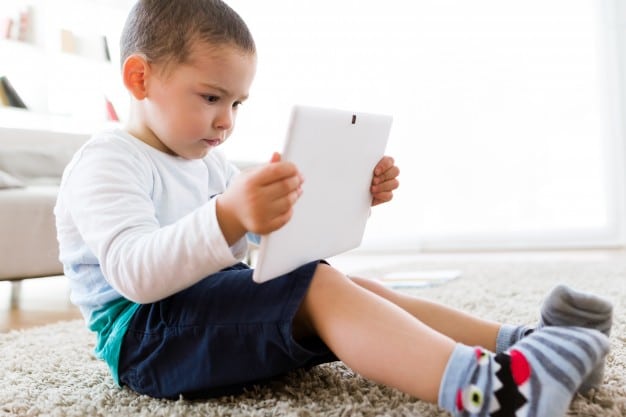الأثر الاجتماعي للأجهزة الذكية على الأطفال