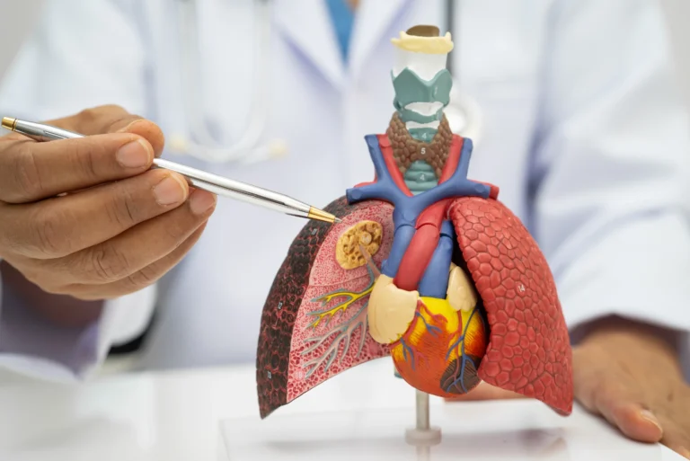 Healthy aging lungs illustration showing changes in breathing capacity over time
